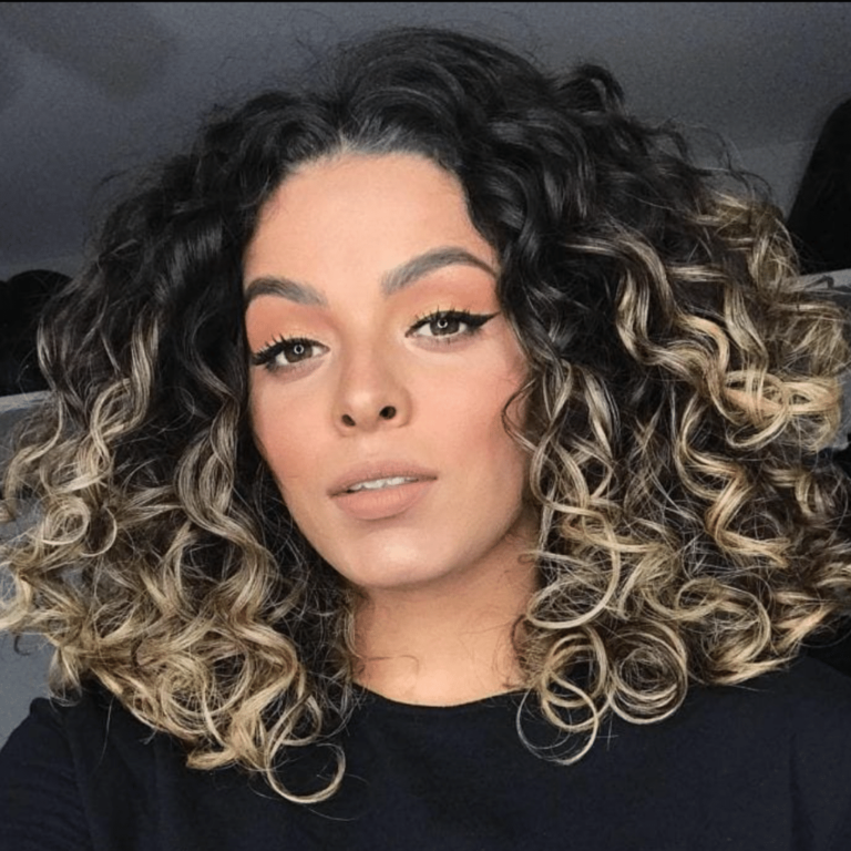 37+ Curly Hairstyles Ideas You'll Love in 2022 - Page 8 of 22